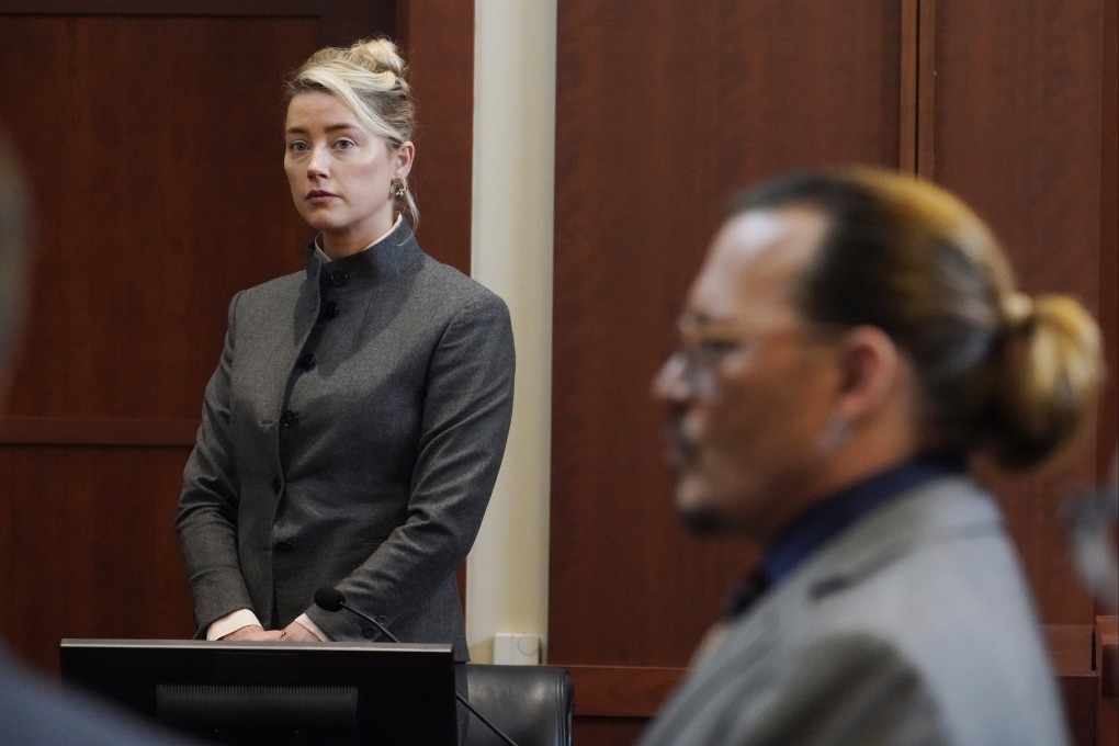 Amber Heard and Johnny Depp watch as the jury leaves the courtroom for a lunch break during their trial in Fairfax, Virginia, in May. Photo: AP