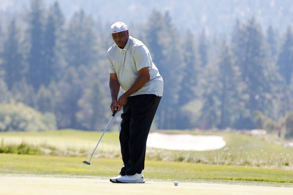 Sports analyst and former NBA basketball player Charles Barkley putts on the 14th green during the final round of the American Century Championship. Photo: AFP