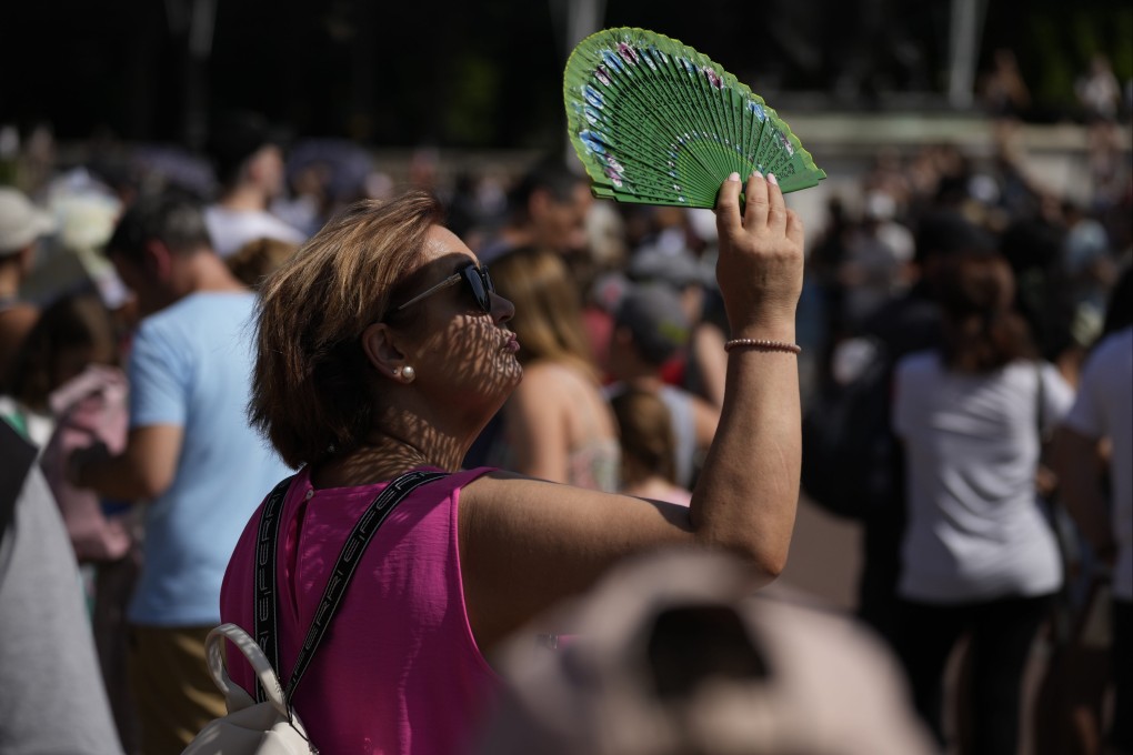 Britain’s first-ever extreme heat warning is in effect for large parts of England as hot, dry weather that has scorched mainland Europe for the past week moves north, disrupting travel, health care and schools. Photo: AP