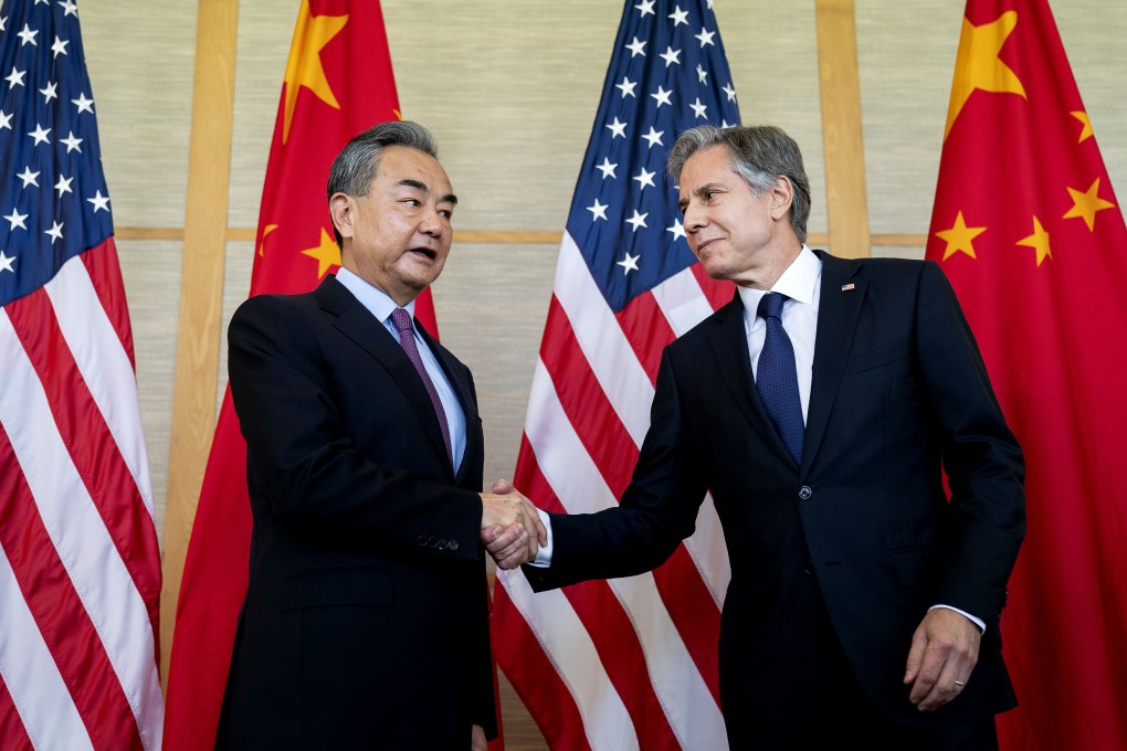 US Secretary of State Antony Blinken, right, shakes hands with China’s Foreign Minister Wang Yi during a meeting in Bali, July 2022. Photo: AP