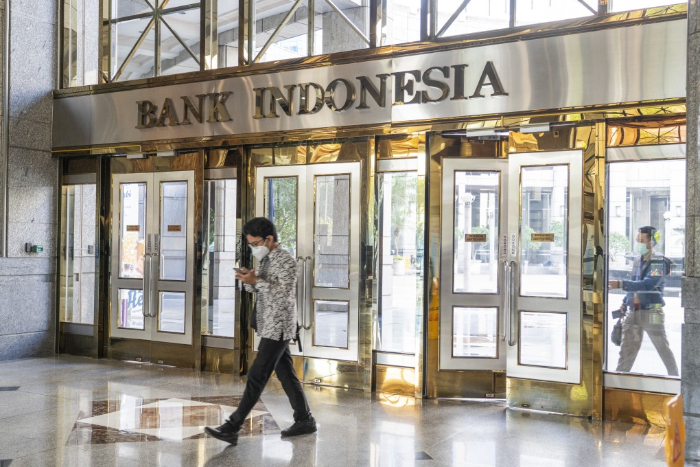 A man walks through the lobby of the Bank Indonesia headquarters in Jakarta on June 21. The country was one of the economies badly affected by the 2013 “taper tantrum”, but today Indonesia’s central bank says rising inflation is manageable. Photo: Bloomberg