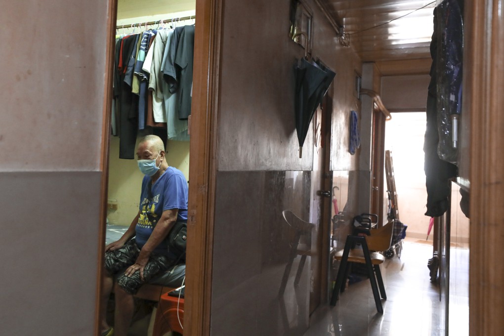 Suen Shau-shing, 78, living in a subdivided unit at Sham Shui Po amid the heatwave on July 21. Photo: Yik Yeung-man