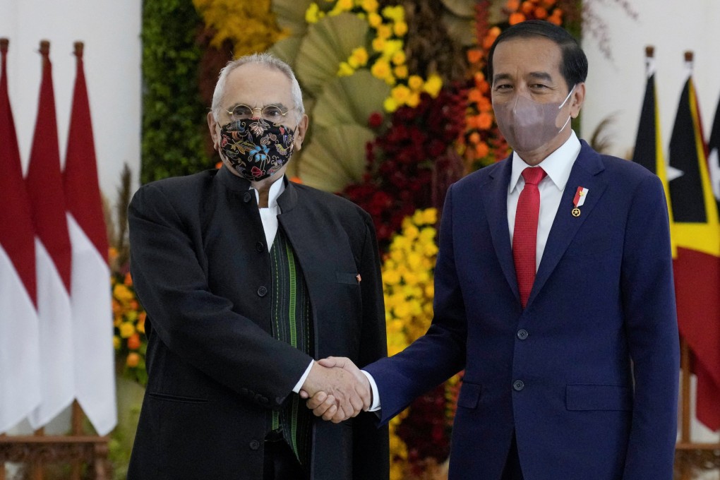 East Timor President Jose Ramos-Horta shakes hands with Indonesian Pesident Joko Widodo during their meeting at the Presidential Palace in Bogor, Indonesia on Tuesday. Photo: Pool via Reuters