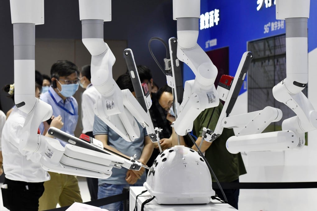 People view surgical robots at the World Intelligence Congress, a major artificial intelligence (AI) event, in Tianjin on May 20, 2021. Photo: Xinhua