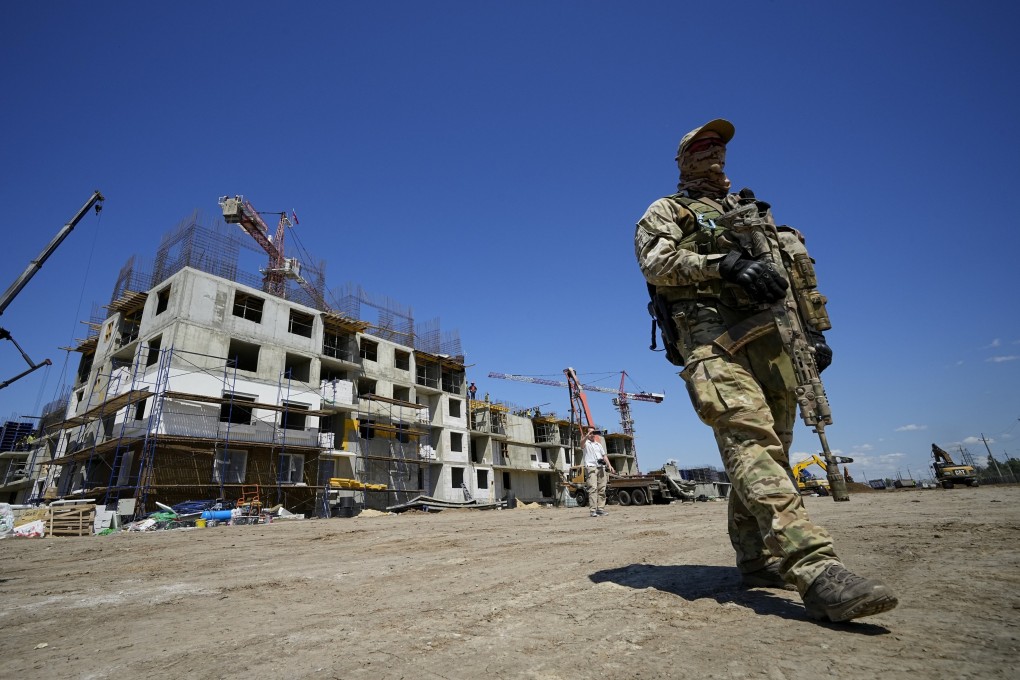 A Russian soldier guards the site of a new residential building in Mariupol, eastern Ukraine. Photo: AP
