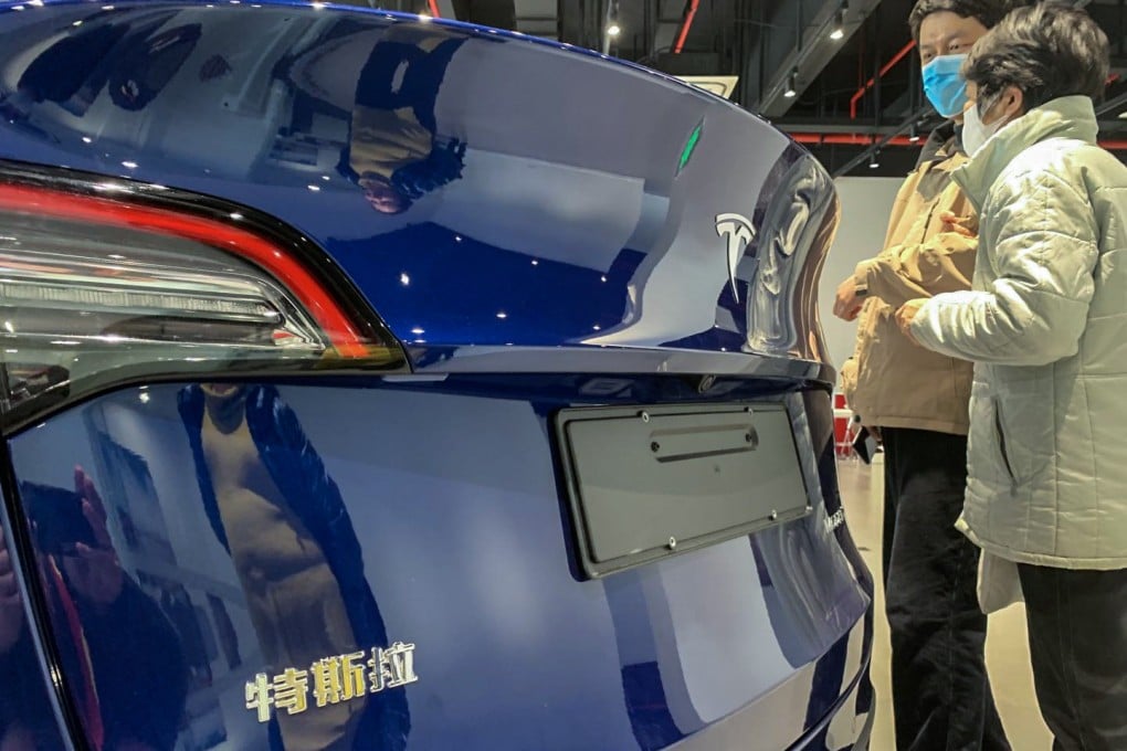Customers at Tesla’s showroom on Shibo Avenue in Shanghai’s Pudong district take a close look at the locally-built Model Y. Photo: Daniel Ren