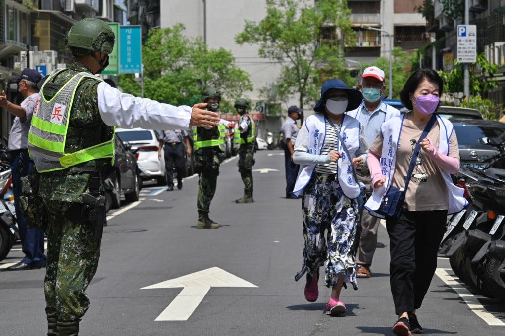 Military personnel guide residents to shelter in Taipei on Monday during an air raid drill coinciding with the Han Kuang exercise. Photo: AFP