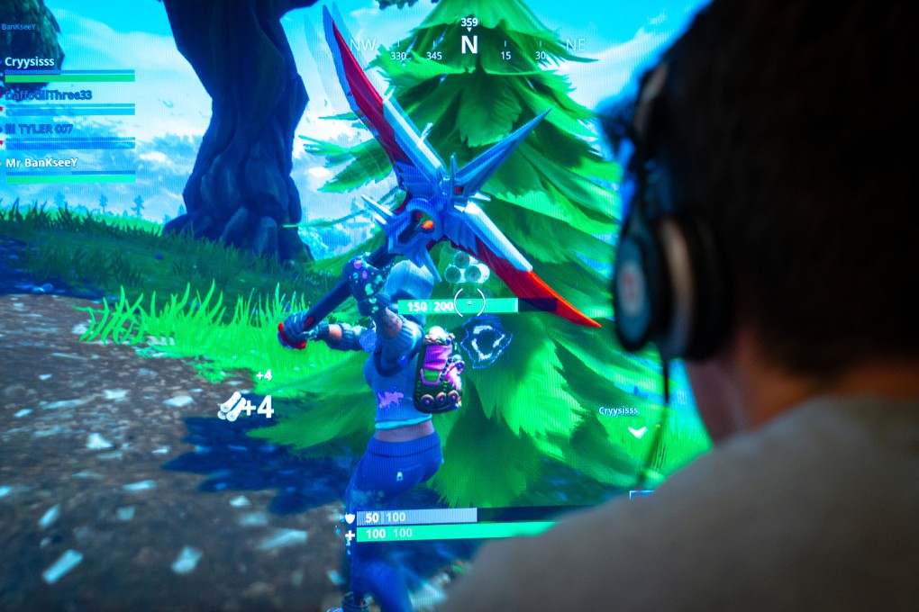 A teenager plays Fortnite. What can this game and game platform Roblox tell us, and Hollywood studio bosses, about the impact of the metaverse? Photo: Shutterstock