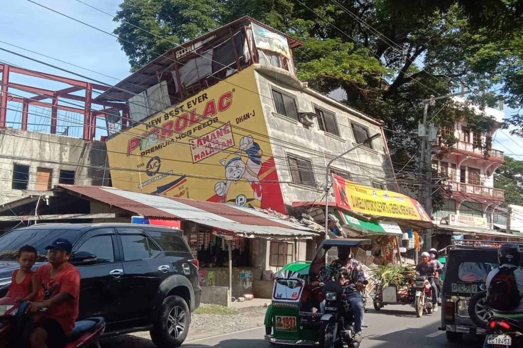 Motorists manoeuvre around a damaging building in Bangued, the Philippines’ Abra province, following Wednesday’s earthquake. Photo: Office of Congressman Ching Bernos Handout via EPA-EFE