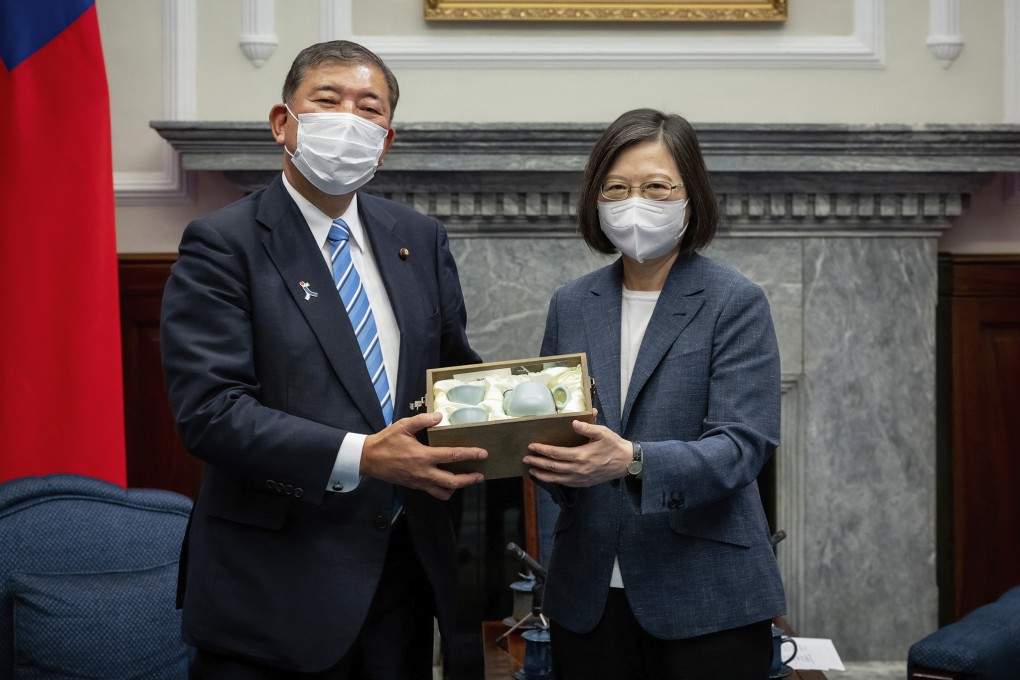 Taiwan’s President Tsai Ing-wen exchanges gifts with former Japanese defence minister Shigeru Ishiba. Photo: AP