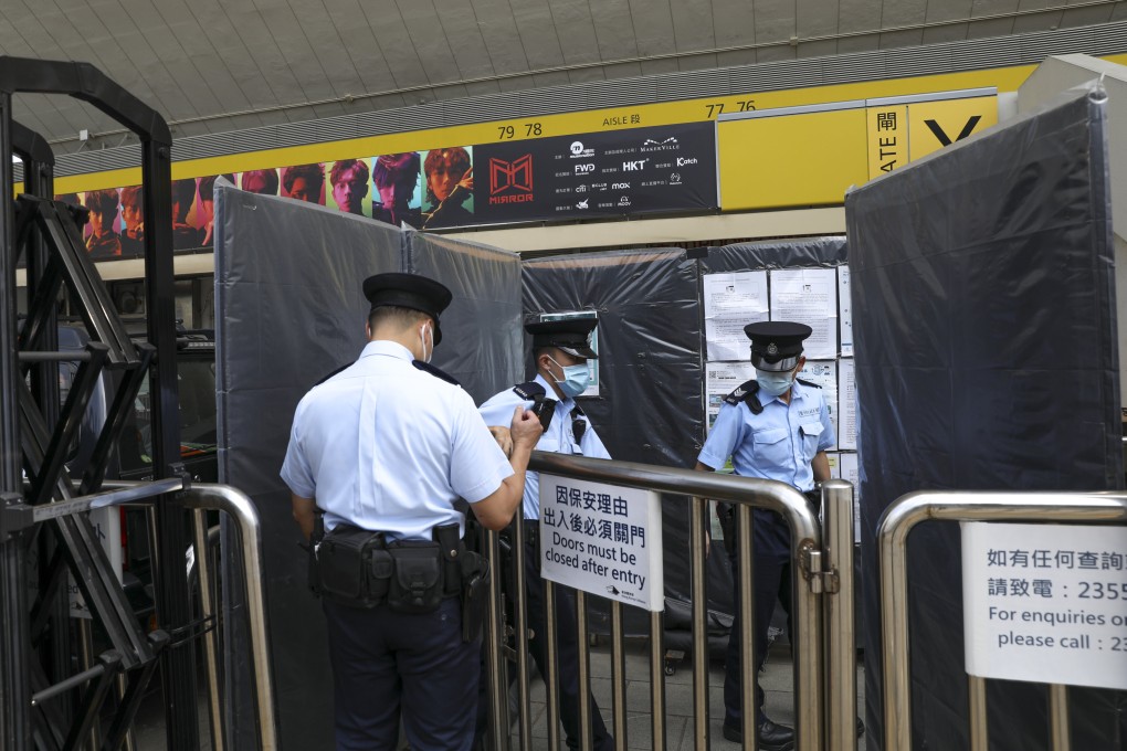 Police officers enter Hong Kong Coliseum on Friday, a day after a video screen collapsed onto the stage, injuring two workers. Photo: Yik Yeung -man