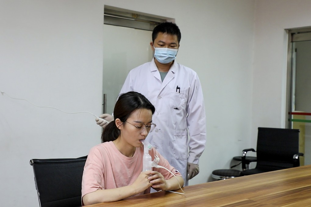 Over 92 per cent of adults who receive a low dose of CanSino’s inhaled vaccine after two Sinovac jabs develop antibodies that neutralise the BA.1 Omicron subvariant, according to new data. Photo: CCTV