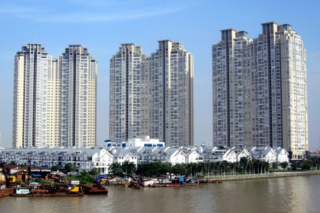 A robber in Vietnam tried to give jewellery he’d stolen from shops to passersby. Photo: SCMP