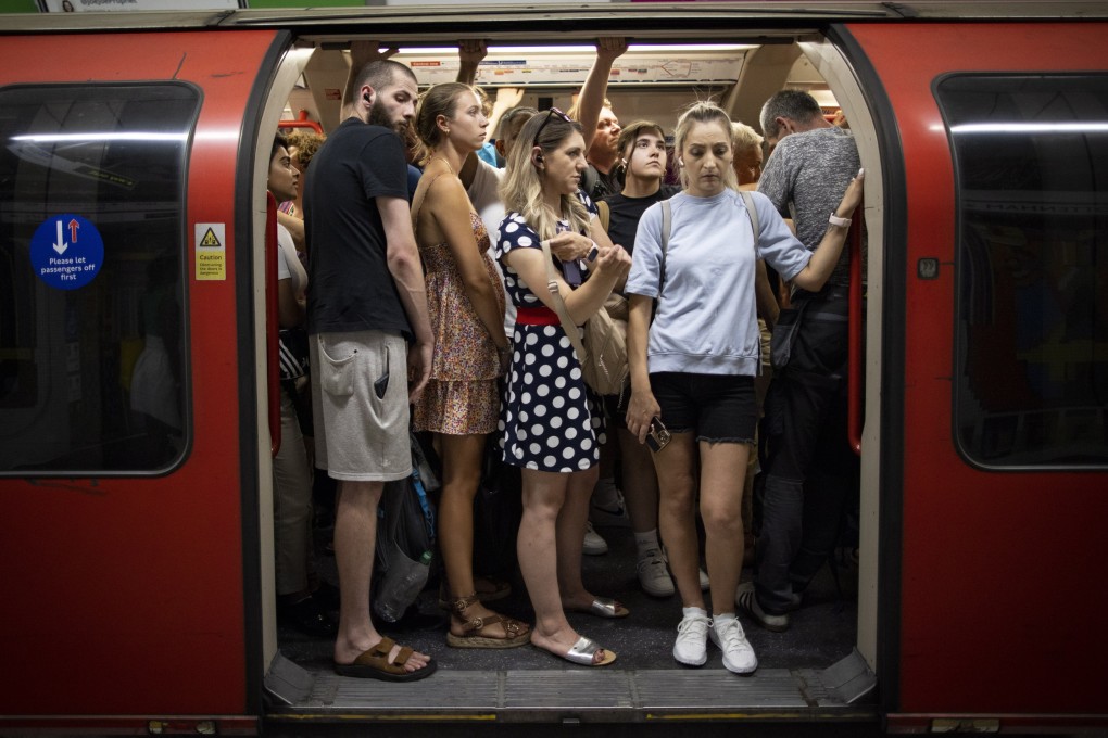 People travel on the London Underground. In England, face coverings are no longer required by law. Photo: EPA-EFE