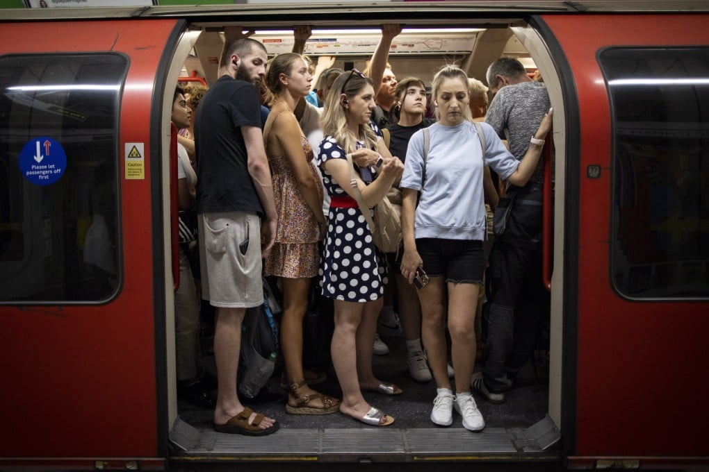 People travel on the London Underground. In England, face coverings are no longer required by law. Photo: EPA-EFE