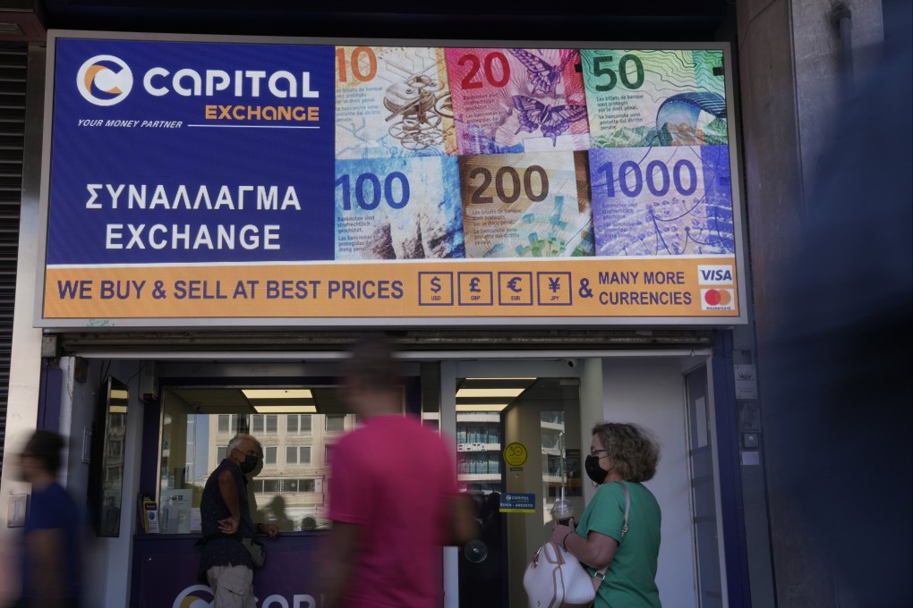 A currency exchange at Omonia square in the Greek capital of Athens on July 13, 2022.Photo: AP