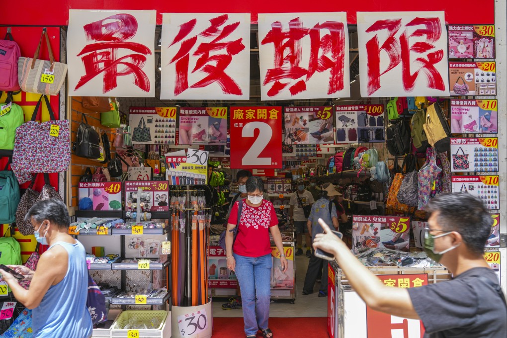 Retail shops offer discounts to attract customers in Mong Kok. Photo: Sam Tsang