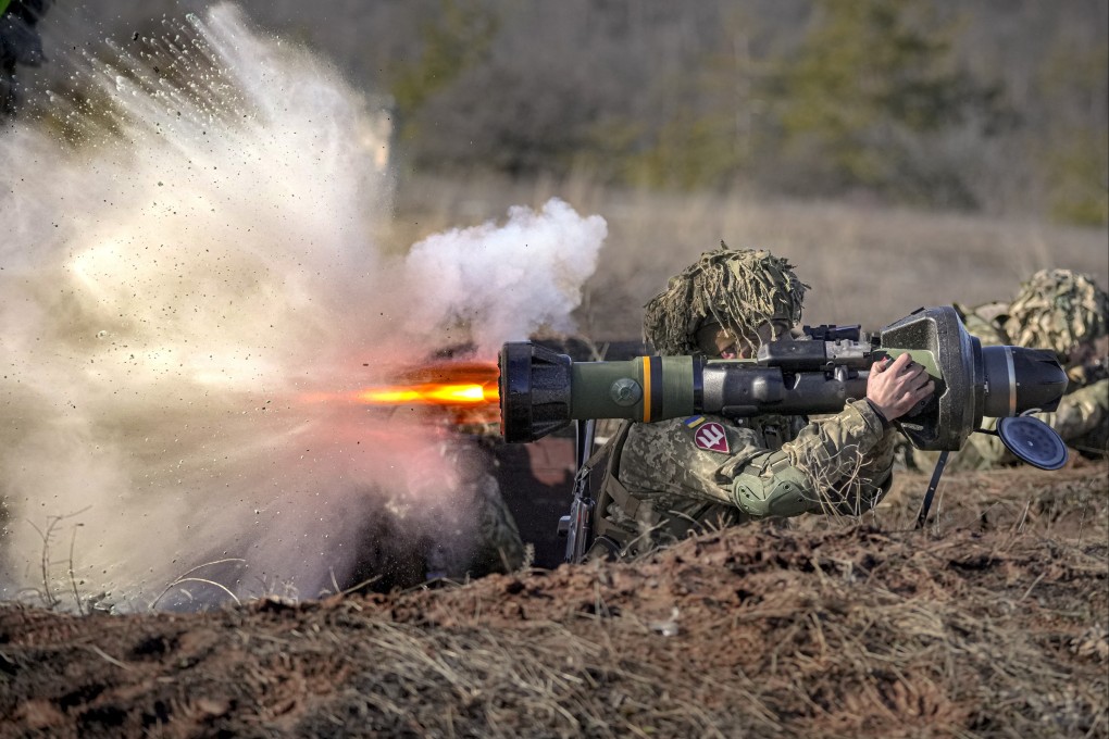 A Ukrainian serviceman fires an NLAW anti-tank weapon during an exercise in the Donetsk region, eastern Ukraine. Photo: AP