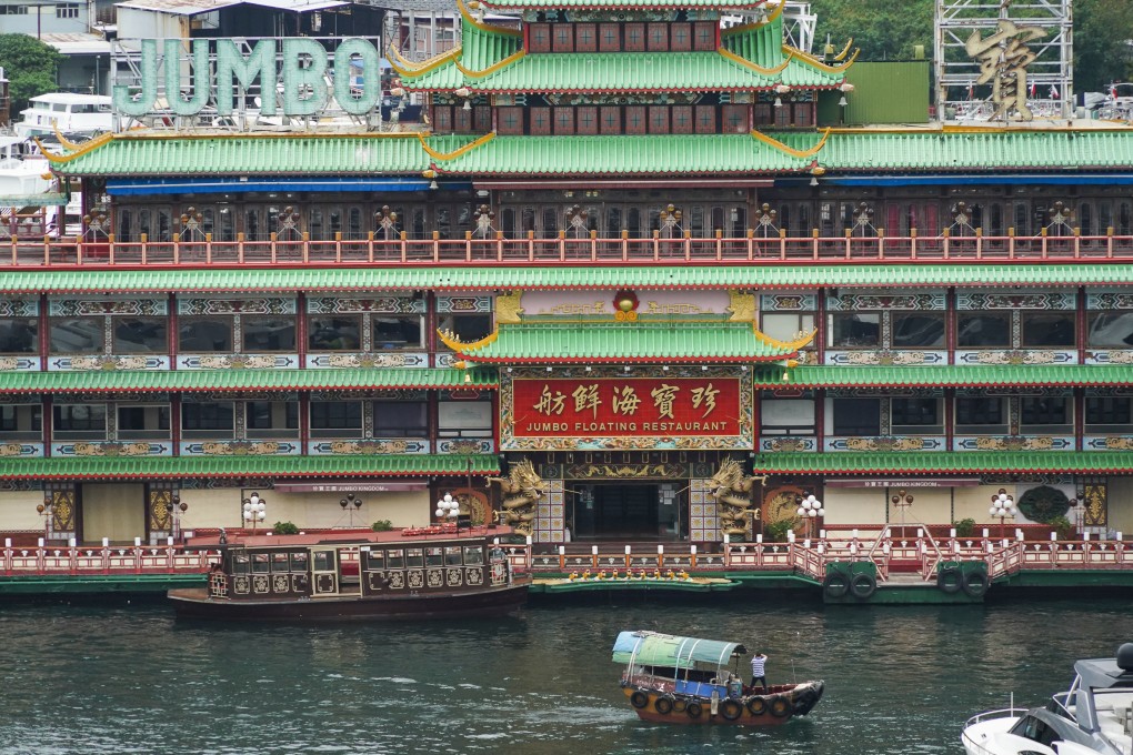 Hong Kong’s Jumbo Floating Restaurant has got stuck on a reef. Photo: Felix Wong