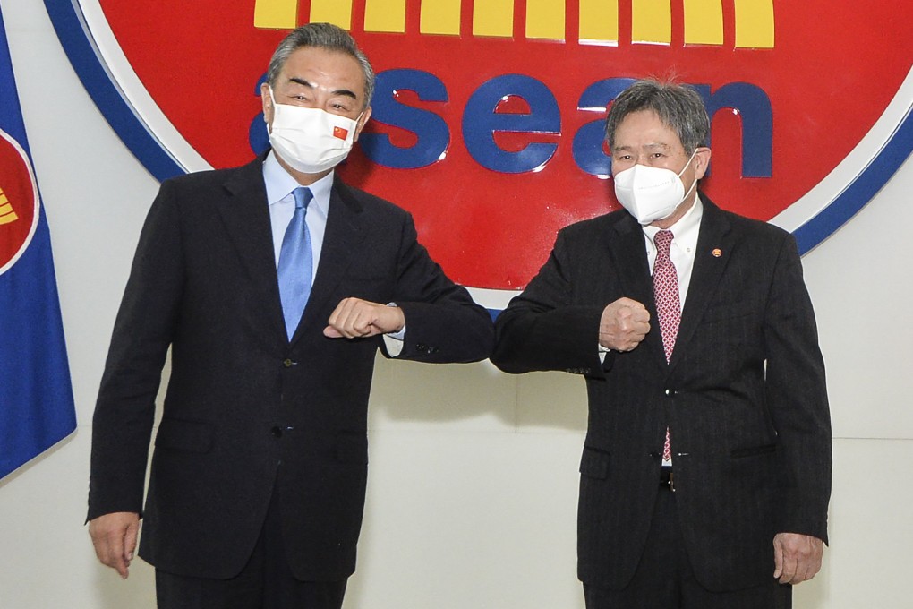Chinese Foreign Minister Wang Yi (left) with Asean Secretary General Lim Jock Hoi at the Asean Secretariat in Jakarta, Indonesia in July. Photo: Xinhua