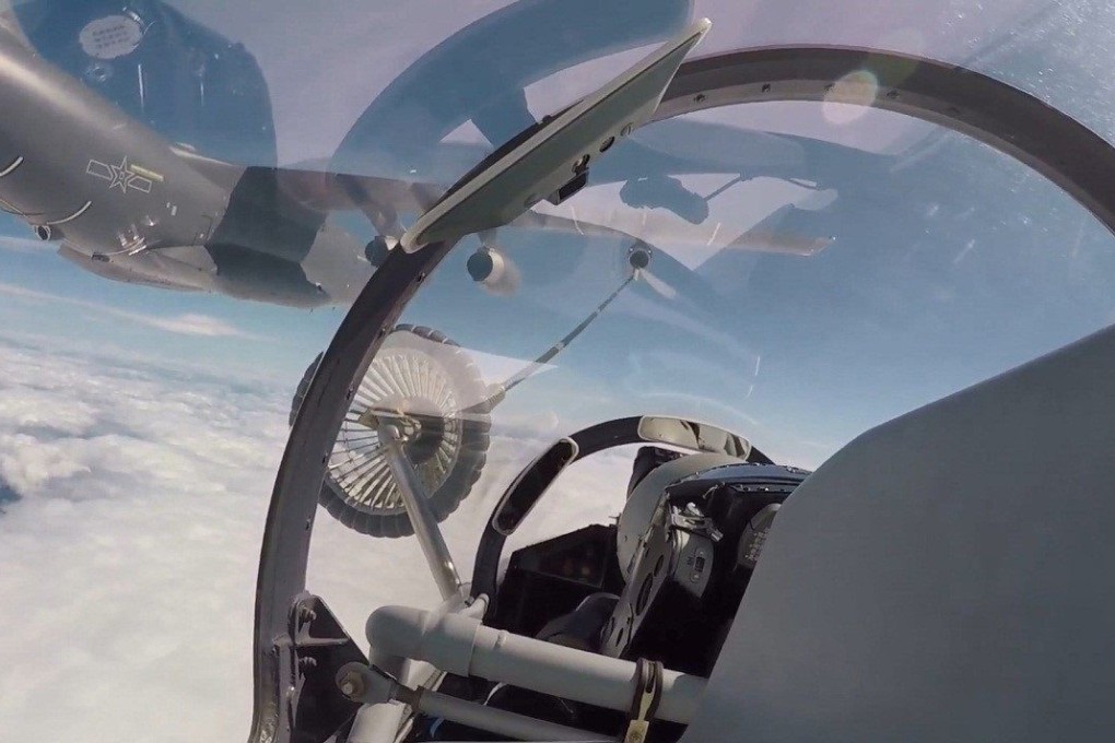 A People’s Liberation Army warplane refuels mid-air as part of military exercises around Taiwan on Thursday. Photo: Xinhua