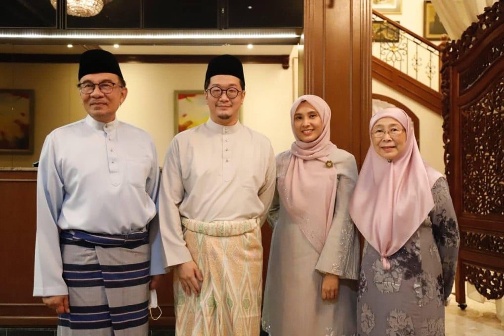 Malaysian opposition leader Anwar Ibrahim (left) and his wife (right) with the newlywed couple Nurul Izzah Anwar and Yin Shao Loong. Photo: Facebook