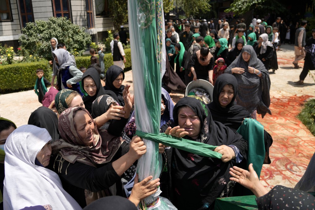 Afghan Shia Muslims attend a mourning ceremony in a Kabul mosque on August 5, three days ahead of Ashura. Photo: AP