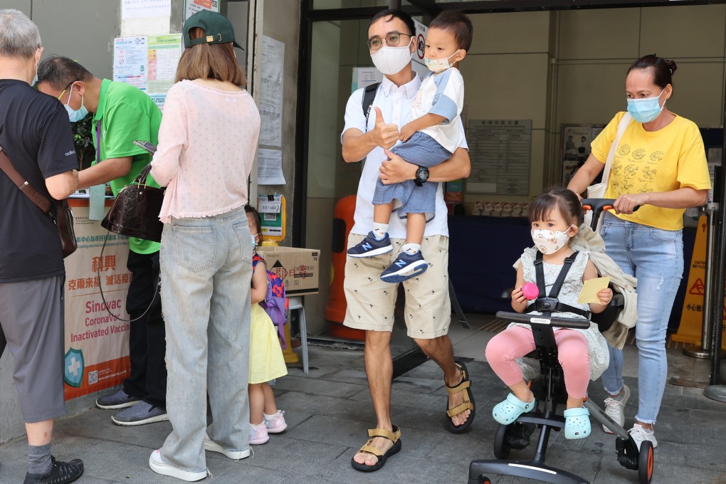 A fourth vaccine dose can be taken by those aged 18 to 59 at least six months after the third jab. Photo: Edmond So