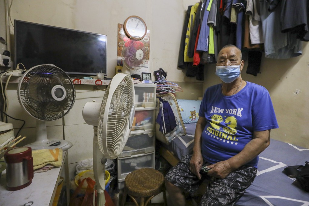 Suen Shau-shing, 78, living in a subdivided unit at Sham Shui Po. Photo: SCMP/Yik Yeung-man