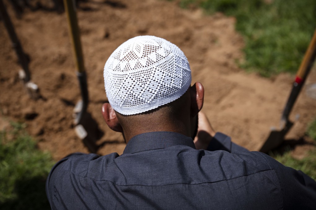 Men pray over the grave of Muhammad Afzaal Hussain, 27, a Muslim man killed in Albuquerque, US. Photo: AP