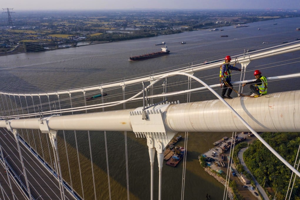 Construction work on the Wufengshan Yangtze River Bridge in Zhenjiang, Jiangsu province, China’s first road-rail suspension bridge. Photo: EPA-EFE