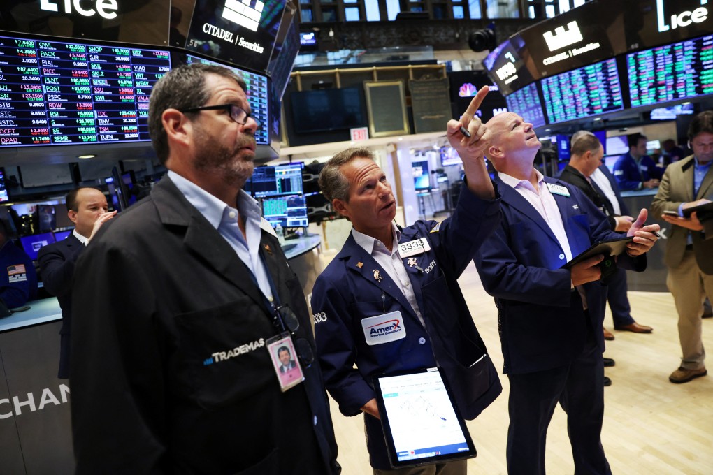 Traders work on the floor of the New York Stock Exchange on August 8. Photo: Reuters
