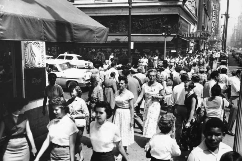 South Broadway, Los Angeles, in midcentury. Maria, the main protagonist of Anthony Marra’s novel Mercury Pictures Presents, emigrates there with her mother from Mussolini’s Italy. Photo: Getty Images