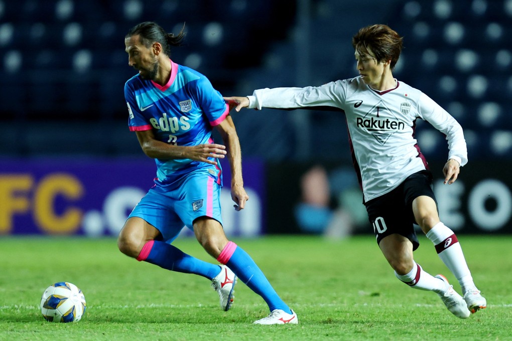 Kitchee’s Dejan Damjanovic in action with Vissel Kobe’s Shion Inoue in the AFC Champions League. Photo: Reuters