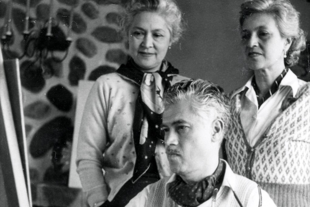 Painter Alfonso Barretto at his easel with two of his sisters, Mrs Tilly D’Almada e Castro (left) and Mrs Olive Basto, at  Girassol, the house he built with his wife, Gloria, in Tai Po Kau, in Hong Kong’s New Territories. Photo:  courtesy of D’Almada Barretto Collection