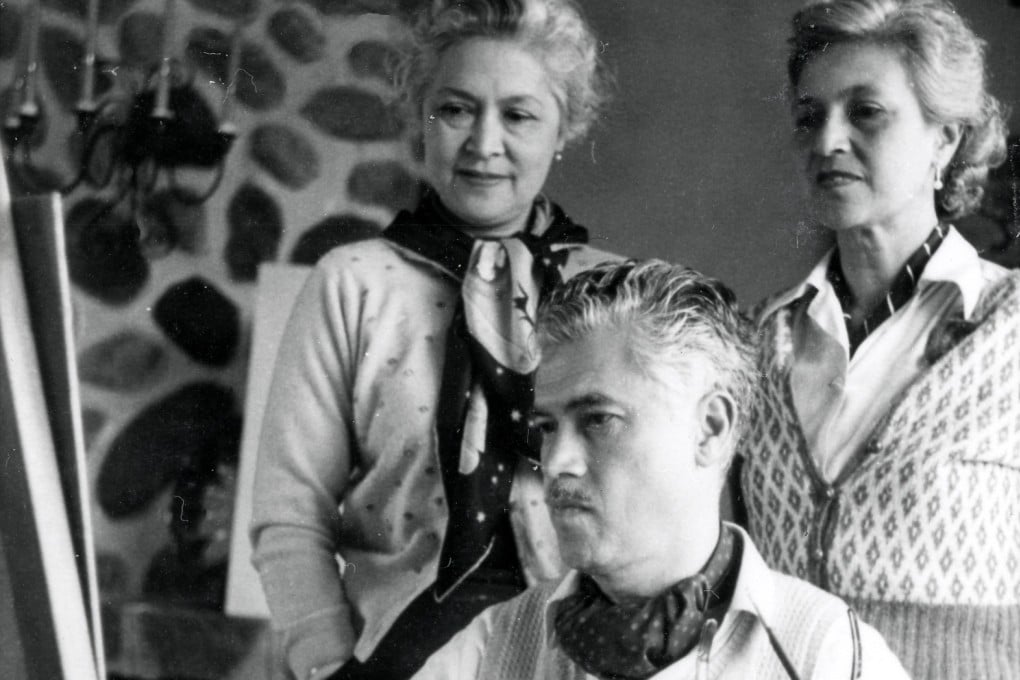 Painter Alfonso Barretto at his easel with two of his sisters, Mrs Tilly D’Almada e Castro (left) and Mrs Olive Basto, at Girassol, the house he built with his wife, Gloria, in Tai Po Kau, in Hong Kong’s New Territories. Photo: courtesy of D’Almada Barretto Collection