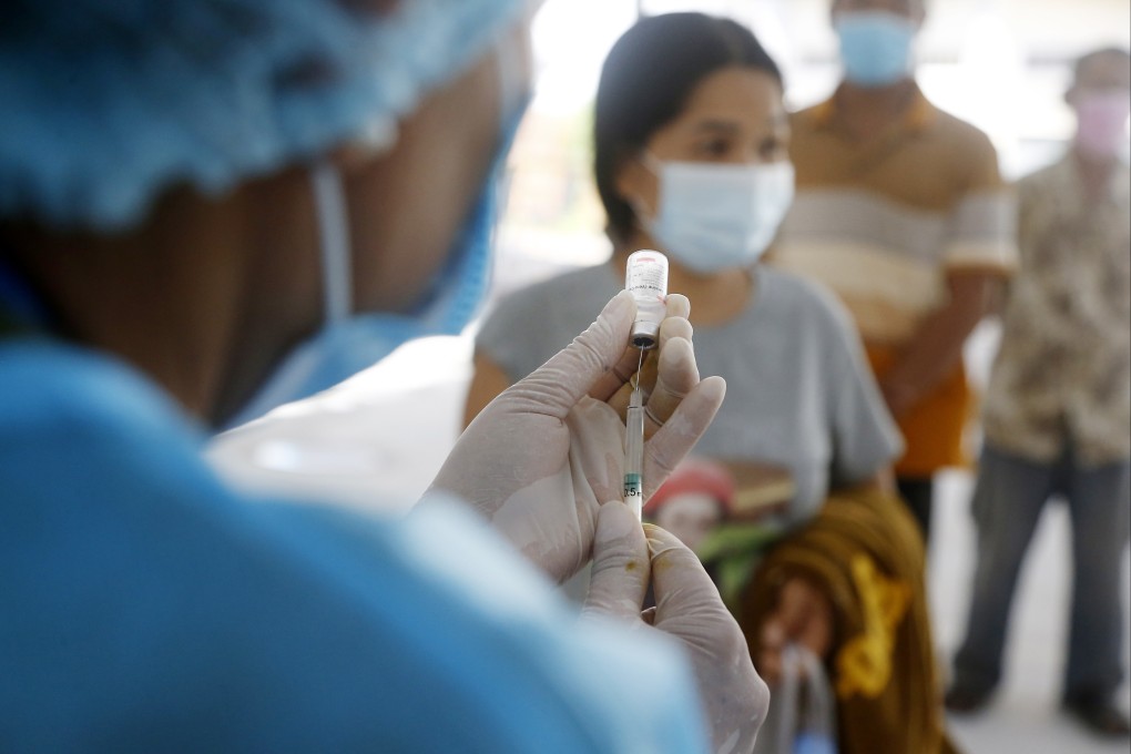 A health worker prepares a vaccine shot in Phnom Penh, Cambodia on June 1, 2021. File photo: Xinhua