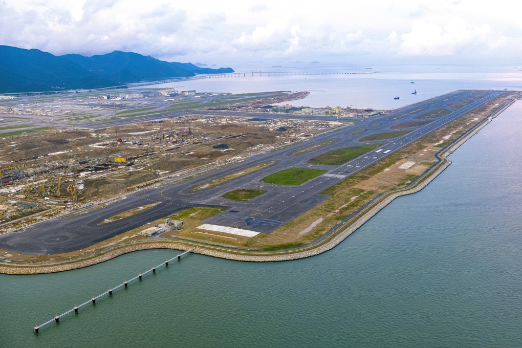 Hong Kong’s anti-graft agency has arrested 30 people in connection with bribes related to awarding contracts for the airport’s third runway project. Photo: Handout