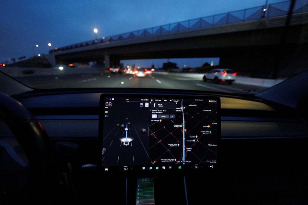 A Tesla Model 3 vehicle drives on autopilot along the 405 highway in Westminster, California, U.S., March 16, 2022. Photo: Reuters