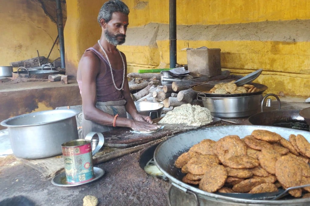 Vadas being made at a temple kitchen in Srirangam, Tamil Nadu. Photo: Rakesh Raghunathan