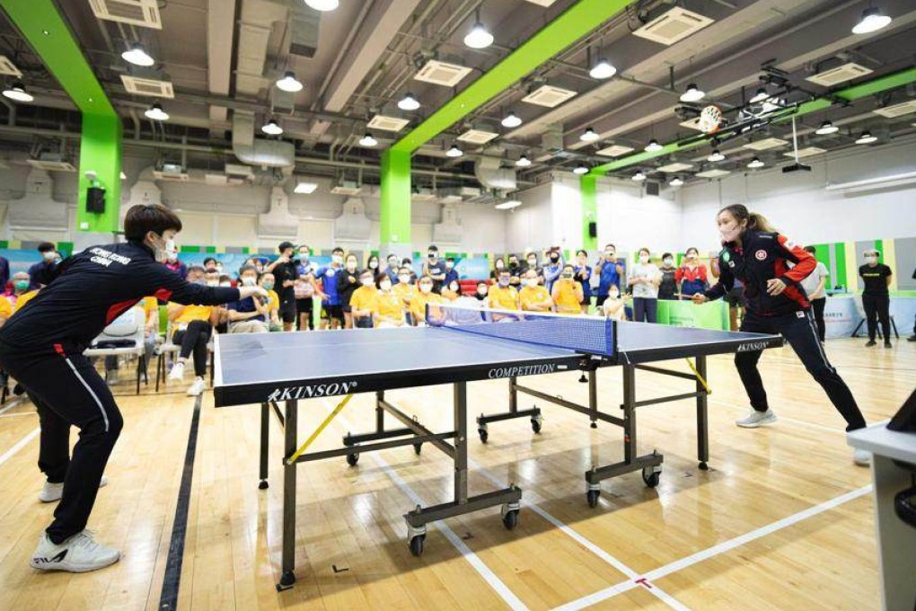 Doo Hoi-kem (left) plays teammate Minnie Soo in an exhibition match. Photo: CIC