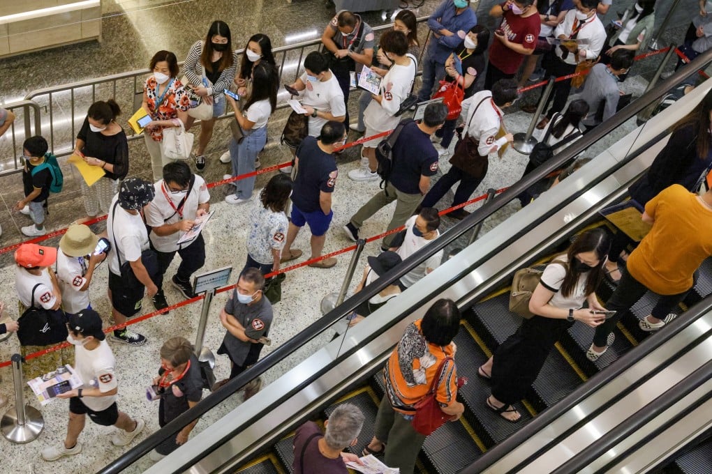 People lining up to buy units at SHKP’s Novo Land development on Sunday. Photo: Dickson Lee
