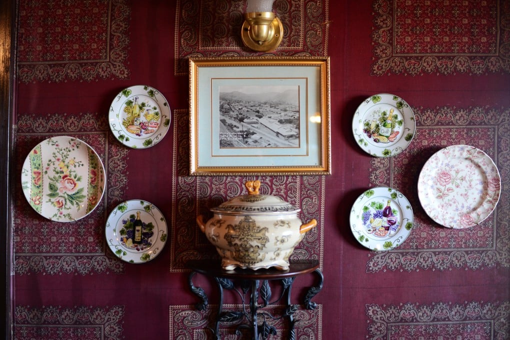 Hand-painted porcelain plates in Hotel Francés, Santa Rosalía, Baja California Sur, Mexico. At the height of their popularity, heirloom plates were used as decorative household objects on sitting and dining room walls between celebration meals. Photo: Getty Images