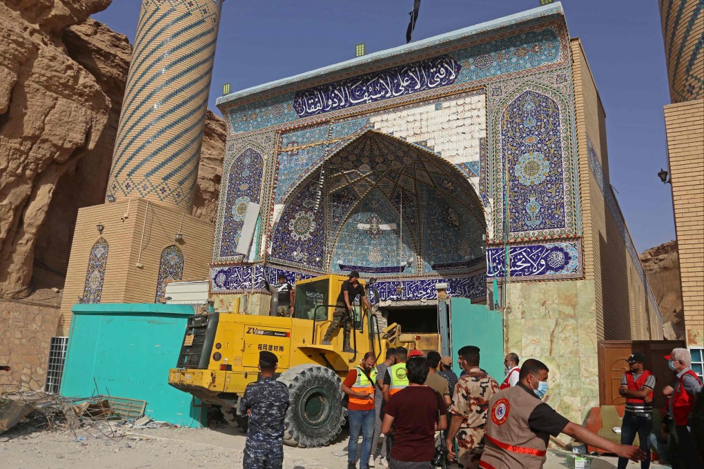 Iraqi rescuers on Sunday search for survivors trapped under the rubble of the Qattarat al-Imam Ali shrine, on the outskirts of the holy city of Karbala. Photo: AFP