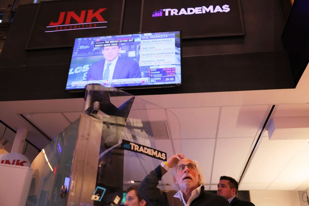 Traders on the floor of the New York Stock Exchange (NYSE) on August 22, 2022. Photo: AFP via Getty Images