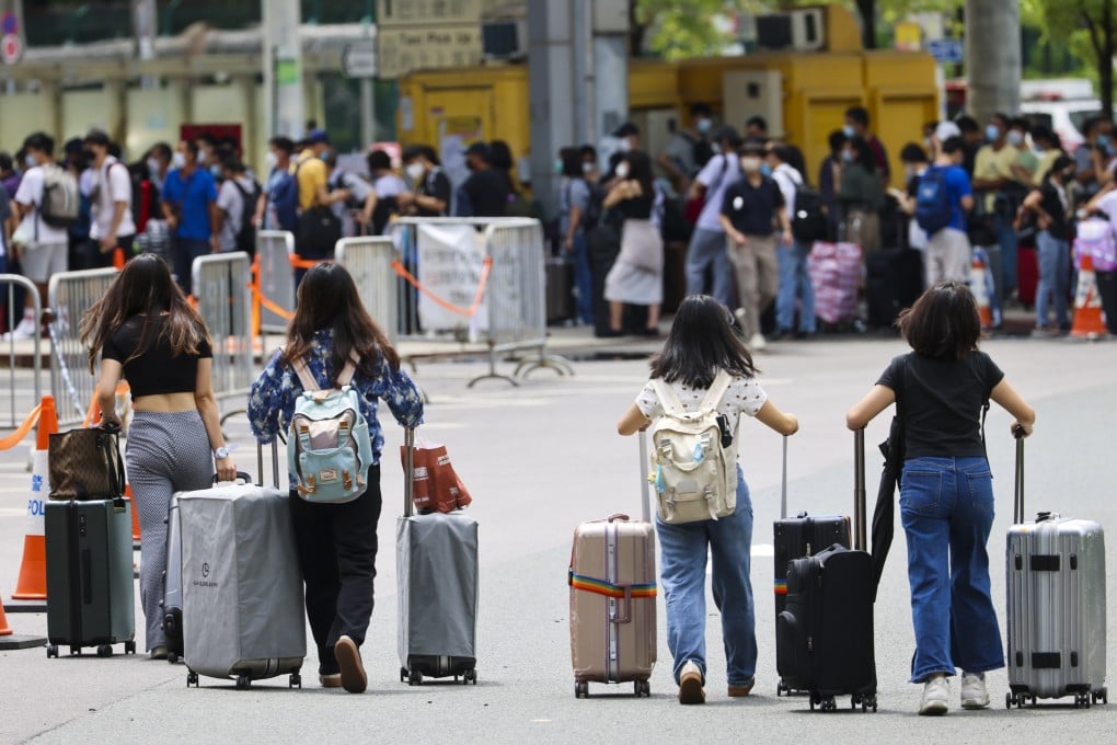 New channels will be set up at the border to facilitate thousands of Hong Kong students crossing into mainland China to start the new school year on time. Photo: Dickson Lee