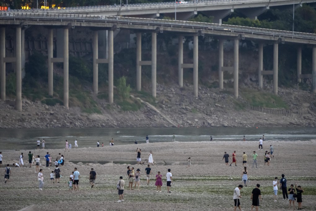 People walk along the dry riverbed of the Jialing River, a tributary of the Yangtze, in Chongqing. Photo: AP