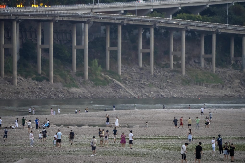 People walk along the dry riverbed of the Jialing River, a tributary of the Yangtze, in Chongqing. Photo: AP