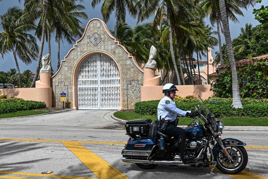 A police officer in front of the home of former US President Donald Trump at Mar-A-Lago in Palm Beach, Florida. Photo: AFP