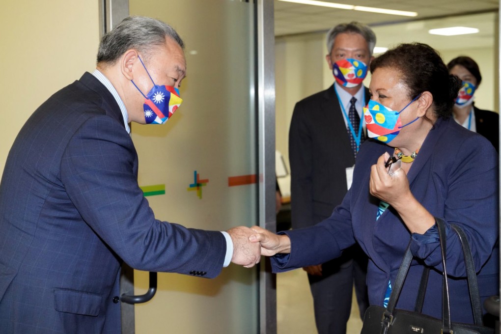 Taiwanese Foreign Vice-Minister  Alexander Yui welcomed Palau’s Vice-President J. Uduch Sengebau Senior on her first visit to Taiwan at Taoyuan International Airport on Saturday. Photo: Handout